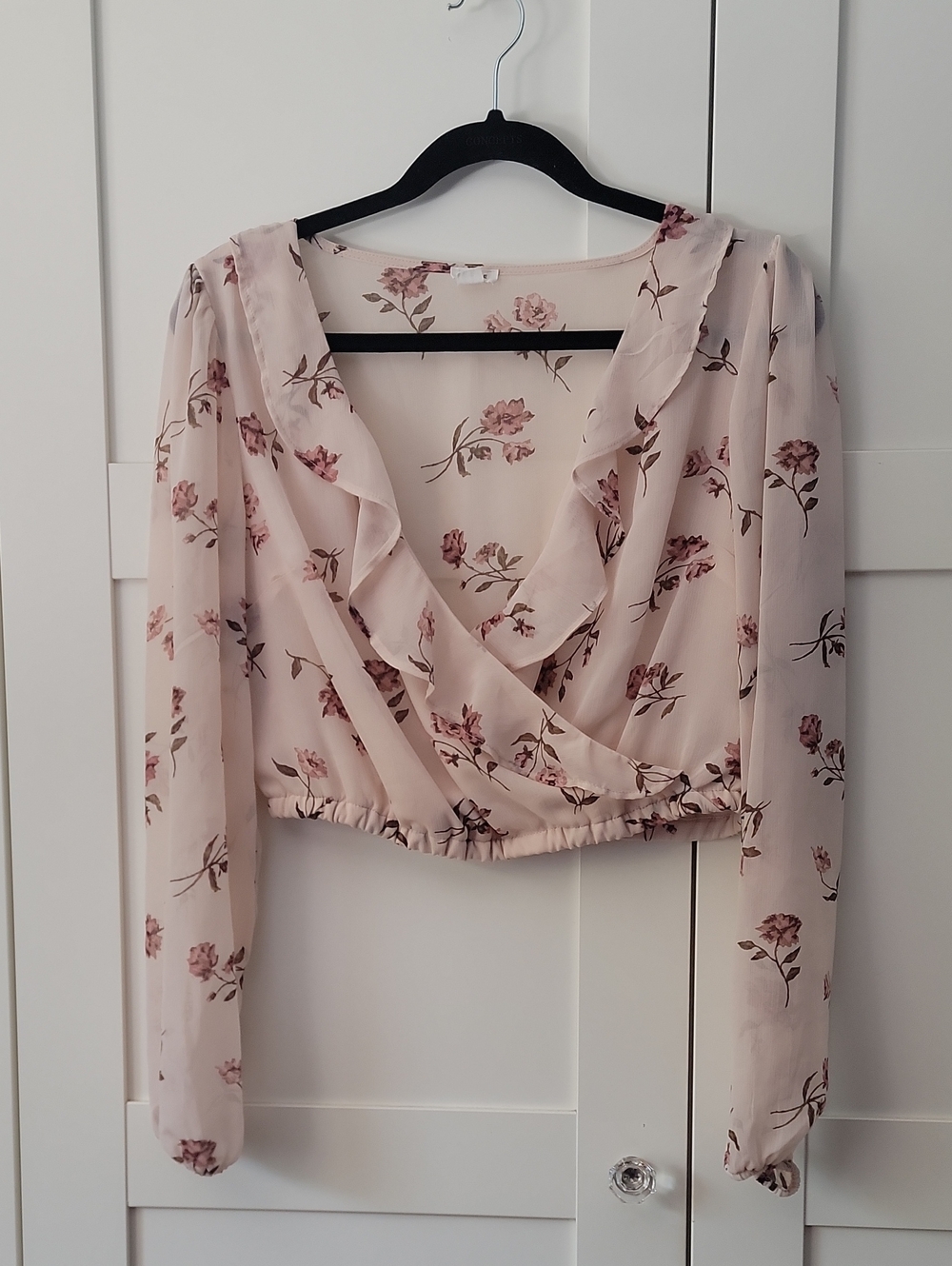 ❄️3/$30 Garage Blush Floral Cropped Ruffle Faux Wrap Blouse
